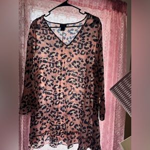 Woman’s long tunic - New without tags!- Bought thru Avenue.